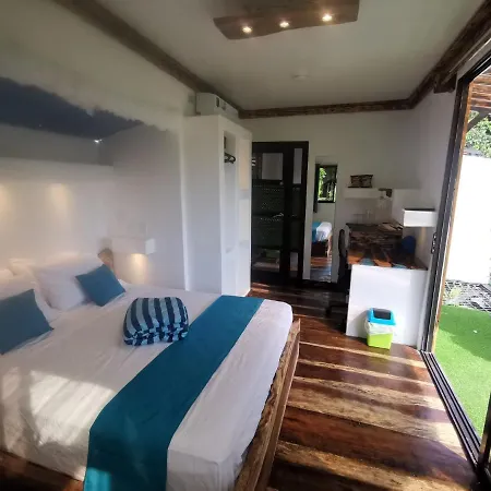 Glamping Tomaselli Villa Manuel Antonio Exterior photo