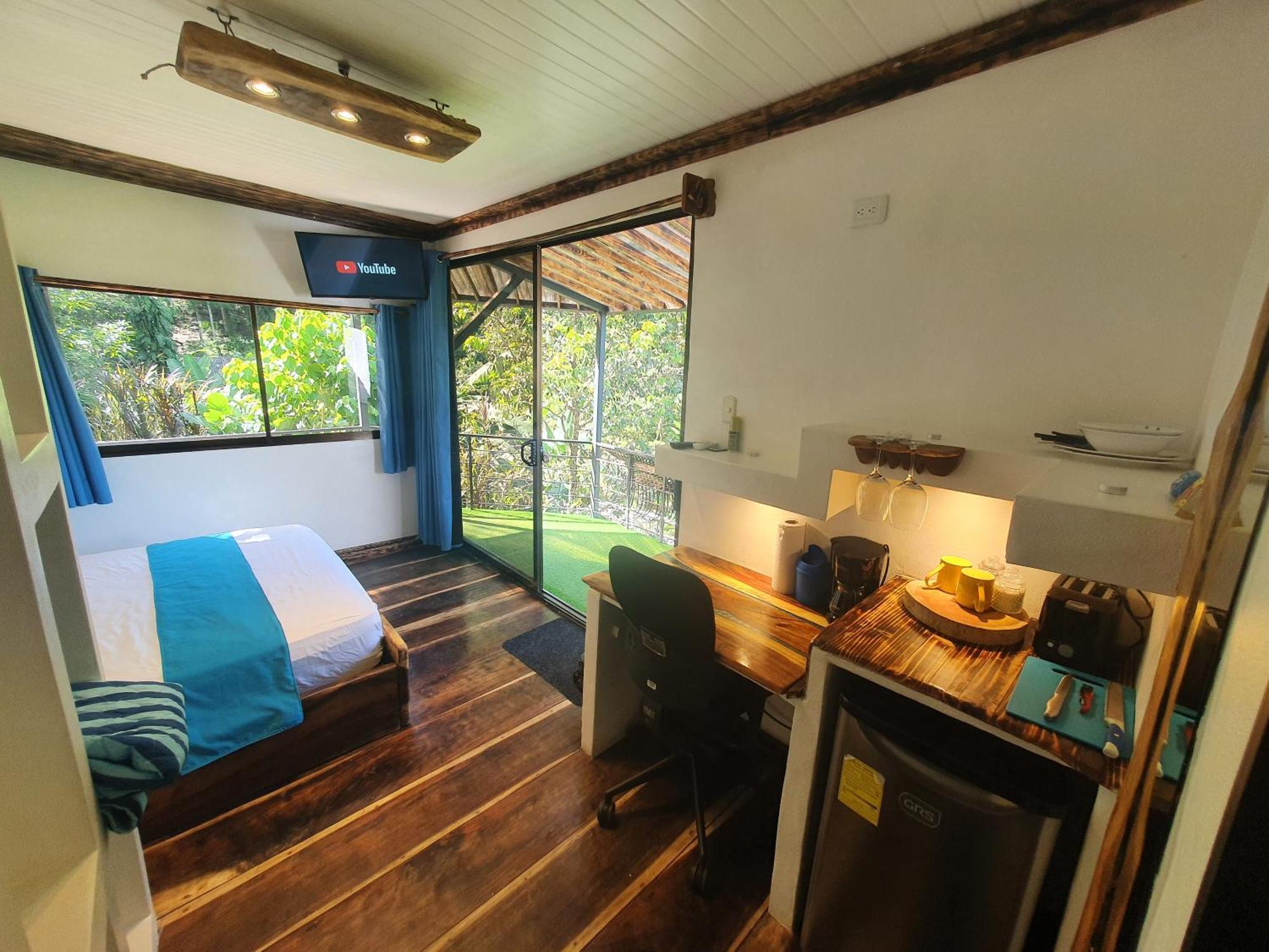 Glamping Tomaselli Lodge Manuel Antonio